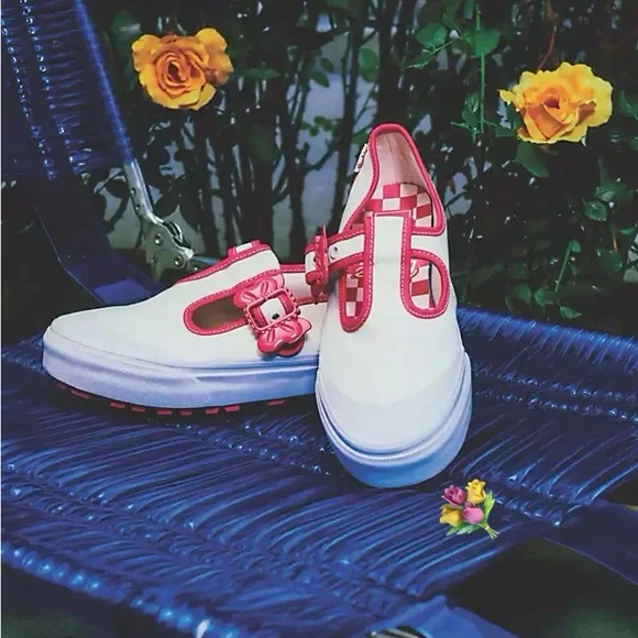 Vans X Barbie Style 93 DX Shoe - Picture 9 of 11